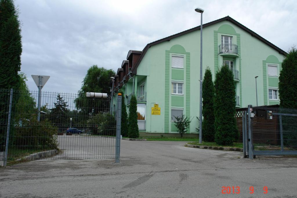 Holdlux Apartmanok Шарвар Екстер'єр фото